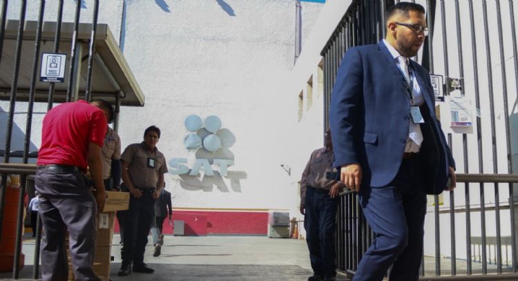 Esto dice el SAT sobre visitas “sorpresa” a domicilio y bloqueos de cuentas