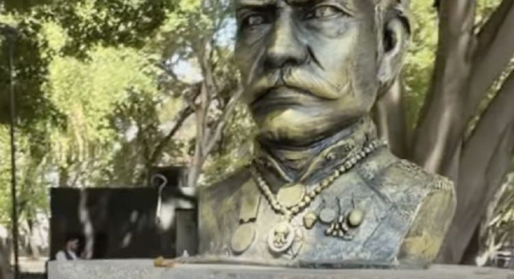 Gobierno de Puebla retira placas de héroes por errores ortográficos e históricos