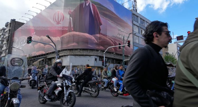 EU ataca la isla de Jark a horas del ultimátum de Trump a Irán