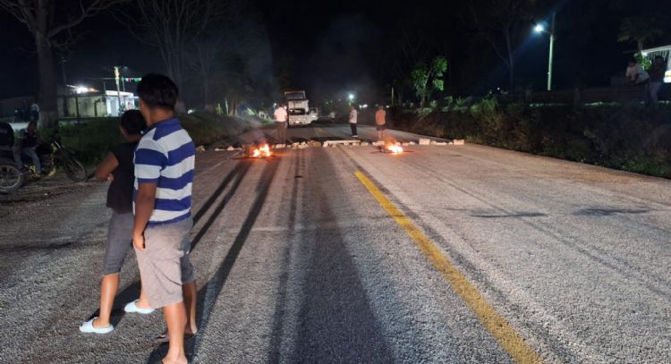 Ejidatarios de Calakmul bloquean carretera ante presuntos abusos y extorsiones de Guardia Nacional