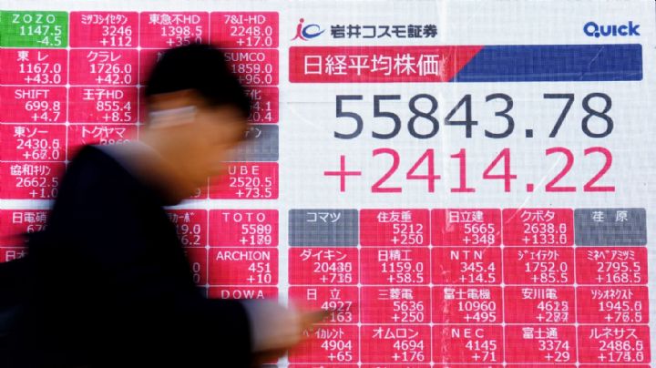 Las bolsas mundiales suben y los precios del petróleo bajan tras acuerdo de alto el fuego con Irán