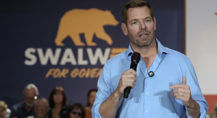 Representante demócrata promete enfrentarse a ICE si es elegido gobernador de California