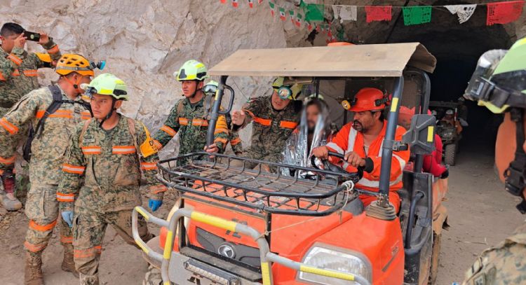 Minero originario de Durango es rescatado a 14 días del accidente en Santa Fe, Sinaloa