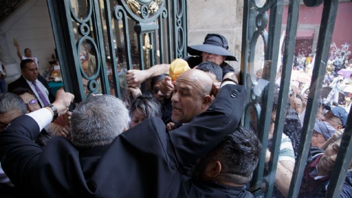 La Asamblea de Barrios intenta ingresar a la fuerza al Congreso de la CDMX (Video)