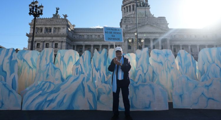 Milei logra aprobación en Congreso de la polémica ley que flexibiliza la protección de glaciares