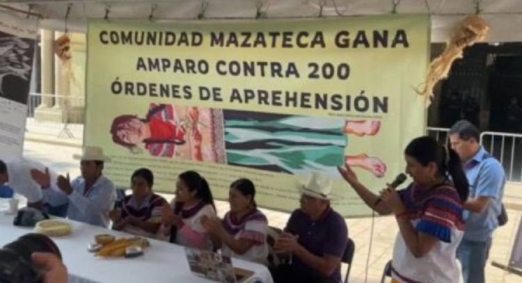 Amparan 50 indígenas mazatecos defensores contra 200 órdenes de aprehensión