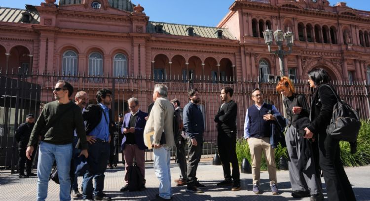El Gobierno de Milei levantará el lunes el veto a la prensa en la Casa Rosada
