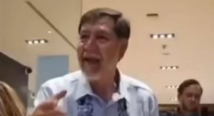 "¡Ratero! ¡Narco!": increpan a Fernández Noroña en restaurante (Video)