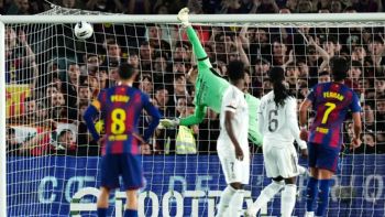 Barcelona vence 2-0 al Real Madrid y es campeón de LaLiga