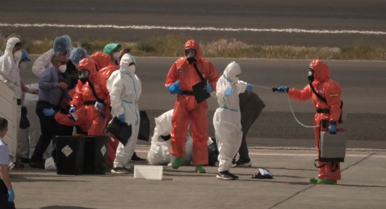 Llegan al Hospital Gómez Ulla los 14 españoles del MV Hondius para hacer la cuarentena