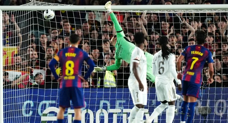 Barcelona vence 2-0 al Real Madrid y es campeón de LaLiga