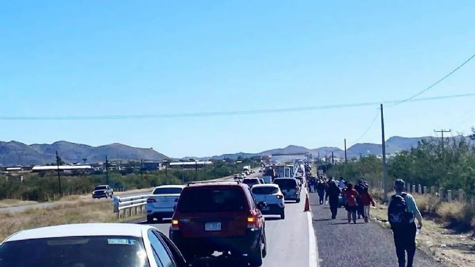 Comunidades indígenas bloquean cinco carreteras en Michoacán; exigen mayor seguridad en la entidad