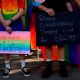 Comisión Europea busca prohibir la "terapia de conversión" para personas LGTBQ+