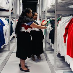 Denuncian abuso laboral y atropello a la cultura indígena en colección de Adidas para la Selección