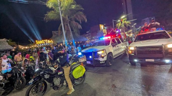 Policías y motociclistas se enfrentan durante el Acamoto 2026 en Acapulco (Videos)