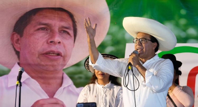 Un izquierdista sorprende y se cuela a la segunda vuelta electoral en Perú