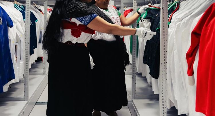 Denuncian abuso laboral y atropello a la cultura indígena en colección de Adidas para la Selección