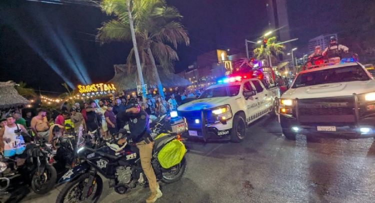 Policías y motociclistas se enfrentan durante el Acamoto 2026 en Acapulco (Videos)