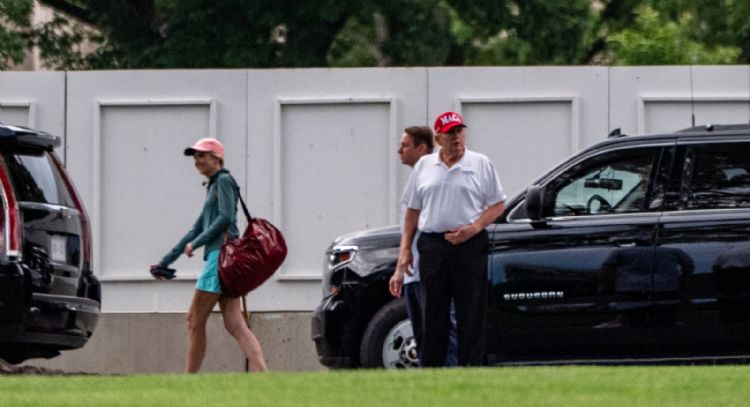 Trump advierte a Irán que el tiempo corre y "no quedará nada de ellos" si ataca