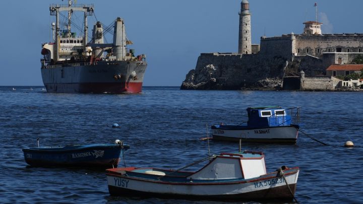 Buque comercial con ayuda de México y Uruguay arriba a La Habana