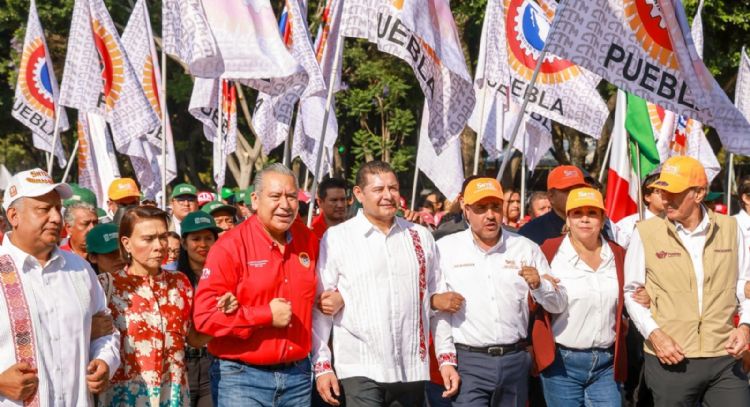 Alejandro Armenta marcha con líderes de la CTM y SNTE, afines a su gobierno