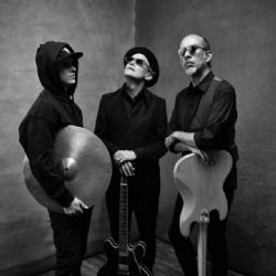 A Love Electric y el ruido del presente: entre máquinas, jazz y resistencia