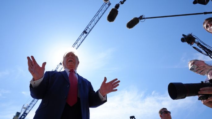 Trump firma orden para que los bancos revisen más de cerca el estatus migratorio de sus clientes
