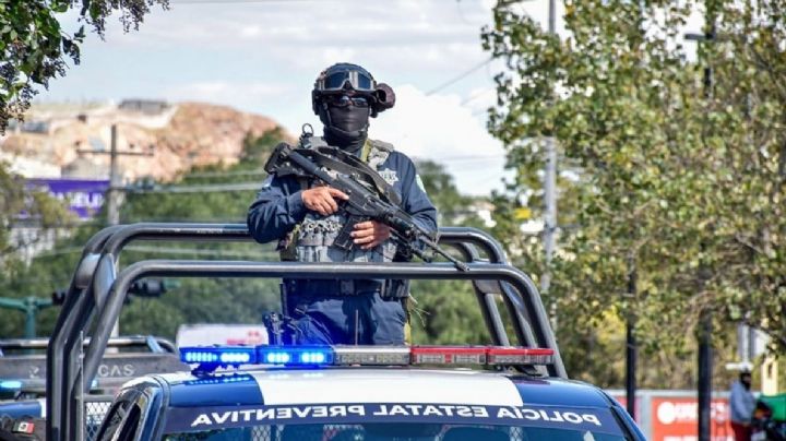 Enfrentamiento entre policías y civiles armados deja dos muertos; bloquean carreteras