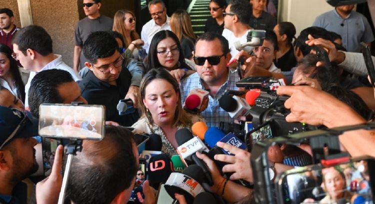 Yeraldine Bonilla evade hablar sobre ausencia de Eneyda Rocha en evento del DIF Sinaloa