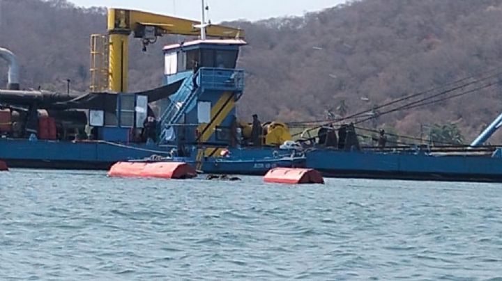 Sin permisos, inicia el dragado de la Laguna de Cuyatlán, en Manzanillo