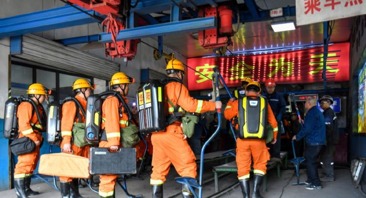 Explosión en mina de carbón en China mata al menos a 82 personas