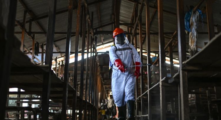 Incendian centro de tratamiento del Ébola en el Congo; es el segundo ataque en una semana