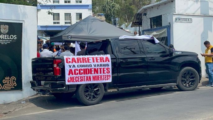 Pobladores presionan con plantón para exigir conclusión de obra carretera en Tlaquiltenango