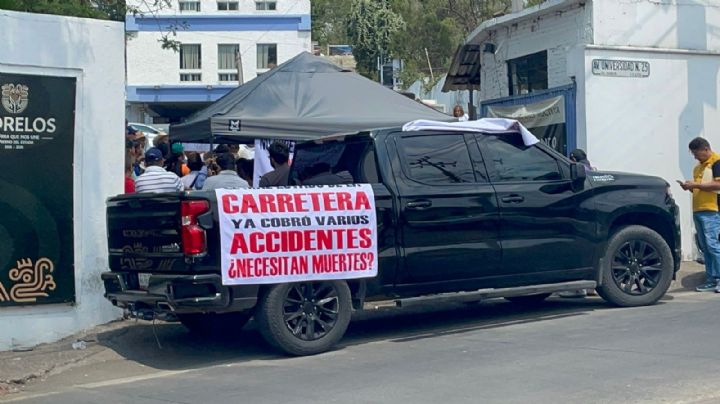 Pobladores presionan con plantón para exigir conclusión de obra carretera en Tlaquiltenango