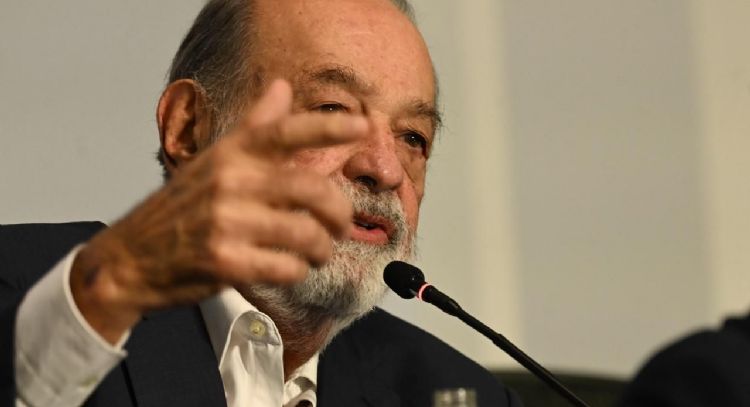 Slim rechaza hablar de Rocha Moya: “Pregúntame de inversión”
