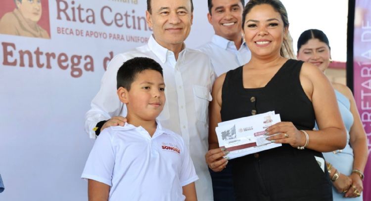 Arranca Gobernador Durazo entrega de becas Rita Cetina para alumnas y alumnos de primarias públicas