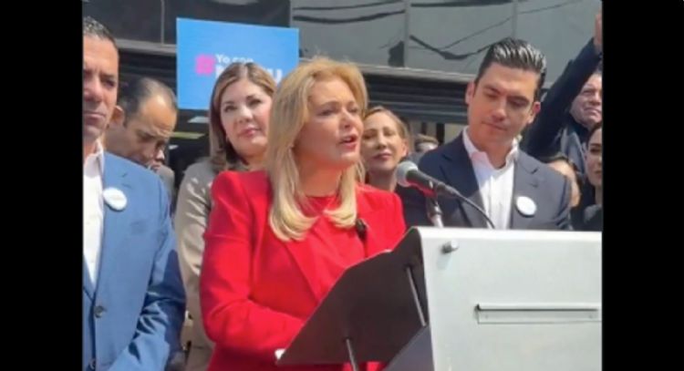 Maru Campos, gobernadora de Chihuahua, asiste a la FGR para comparecer sobre agentes de la CIA