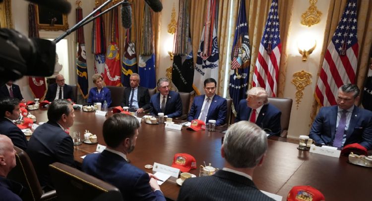 “Van muy bien las negociaciones con Irán”, insiste Donald Trump