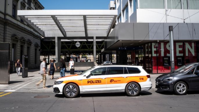 Hombre apuñala a tres personas en estación de tren de Suiza; lo califican como acto de terror