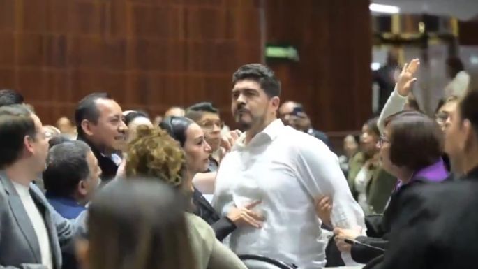Empujones en la discusión sobre “narcocandidaturas”; acusan a morenista de estar borracho (Videos)