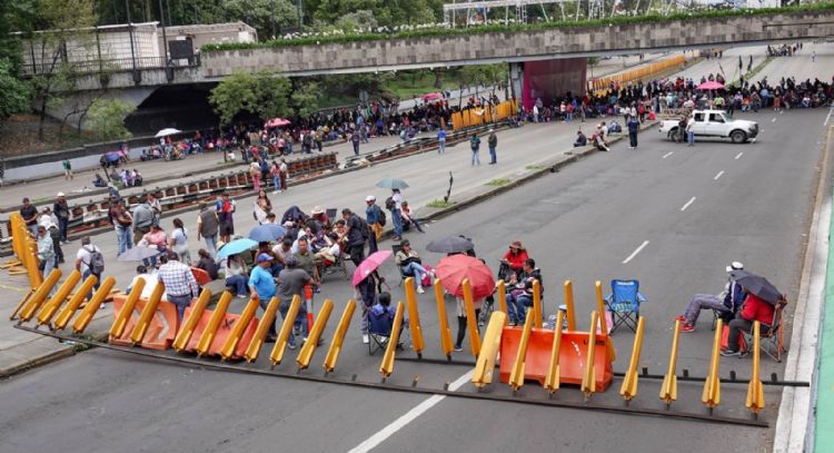CNTE bloquea Circuito Interior en ambos sentidos
