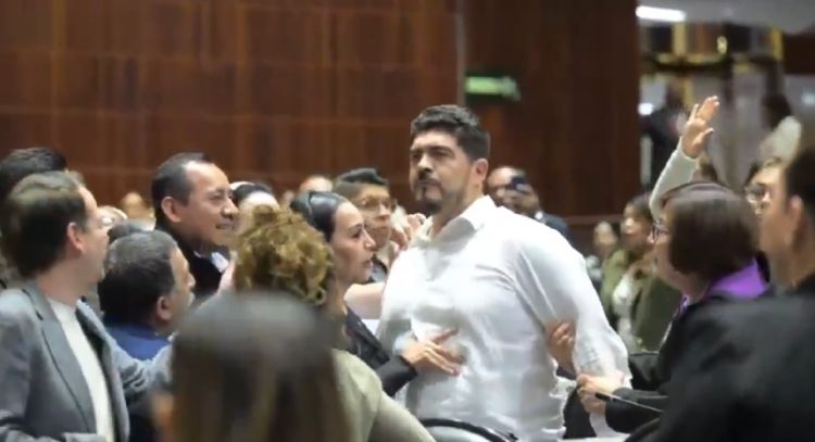 Empujones en la discusión sobre “narcocandidaturas”; acusan a morenista de estar borracho (Videos)