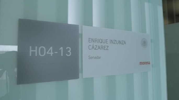 Enrique Inzunza vuelve a su escaño diez horas después de haber pedido licencia