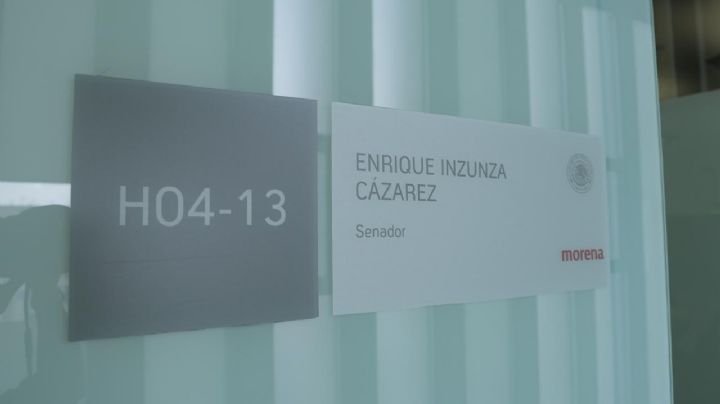 Enrique Inzunza vuelve a su escaño diez horas después de haber pedido licencia