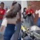 Cesan a titular de Protección Civil de Tlaltizapán tras golpear y someter a una mujer