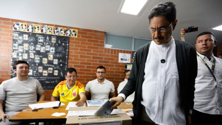 Cepeda y Petro cuestionan resultados de la elección en Colombia que dan ventaja a De la Espriella