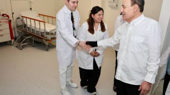 Gobernador Durazo impulsa capacitación a médicos con mil becas para fortalecer atención a la salud