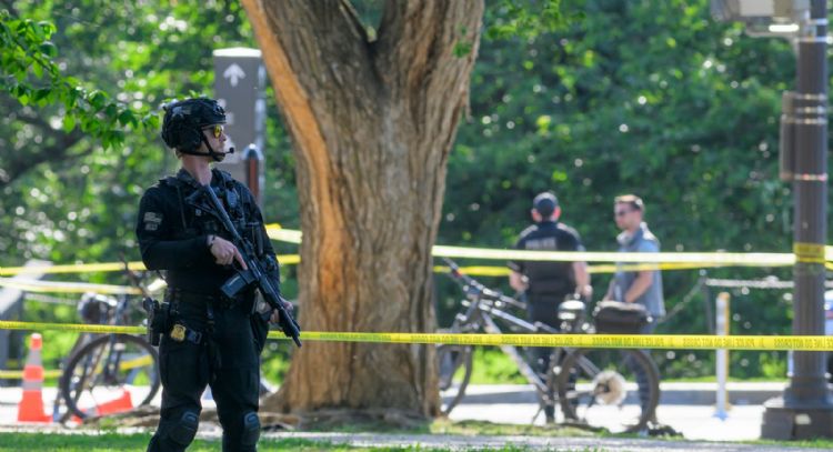 Un hombre disparó un arma cerca de la Casa Blanca en Washington; hay un herido