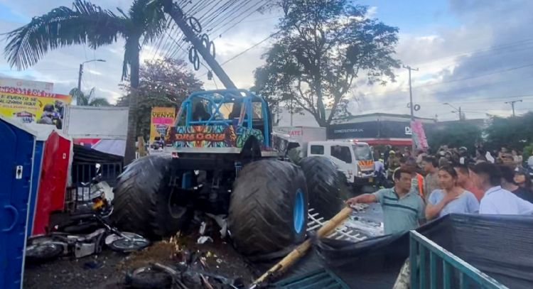 Monster Truck arrolla a público durante exhibición; hay tres muertos y más de 35 lesionados (Videos)