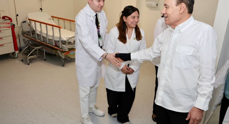 Gobernador Durazo impulsa capacitación a médicos con mil becas para fortalecer atención a la salud